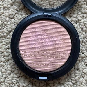 MAC Cosmetics Makeup - Mac in show gold MAC Cosmetics Makeup - Mac in show gold